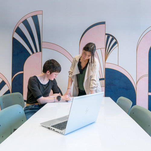 We mobilized a local photographer specialized in corporate shots to shoot workspaces.