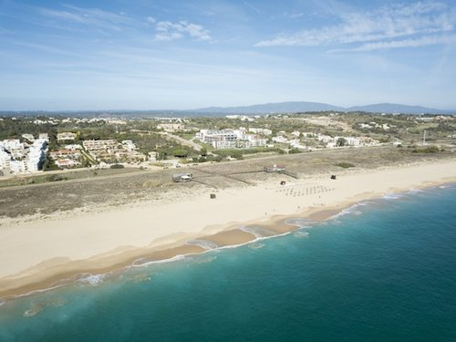 Photo de paysage de la plage de Meia Praia au Portugal