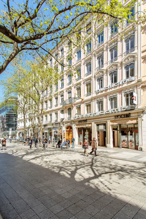 Photos of SCPI Voisin Atland's buildings to highlight them on their website.