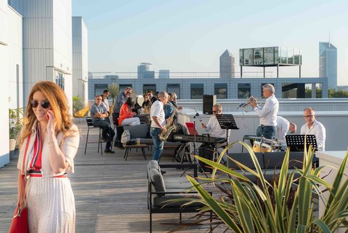 Photo of an afterwork event on a rooftop in Lyon.